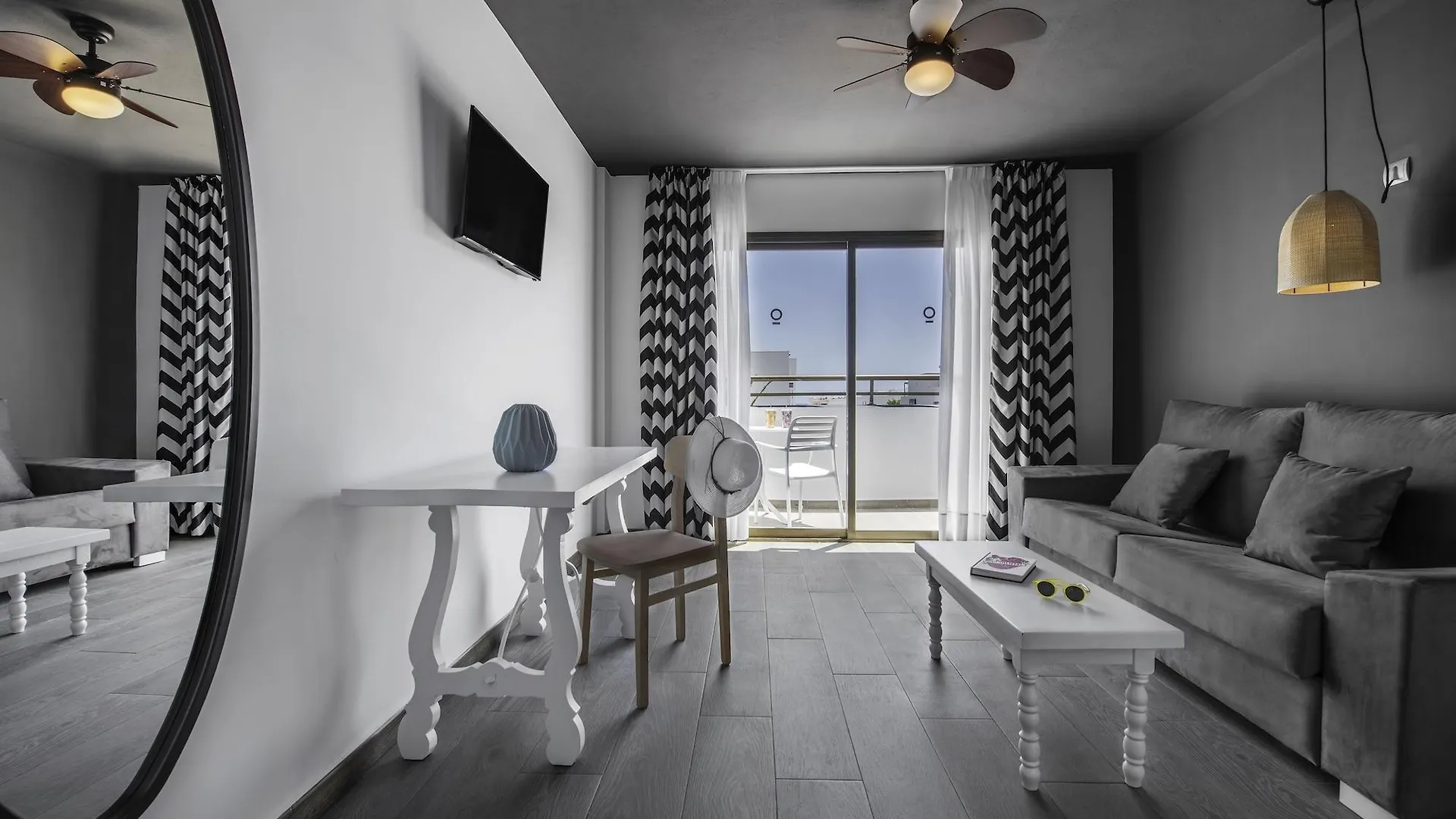 Aparthotel Vibra Mogambo - Adults Only Playa d'en Bossa 3*,