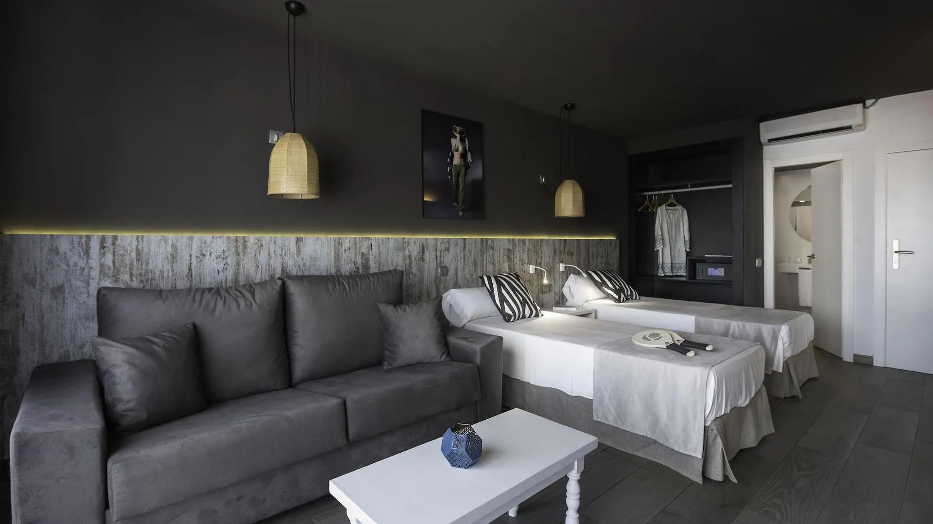 Aparthotel Vibra Mogambo - Adults Only Playa d'en Bossa 3*,  Spagna